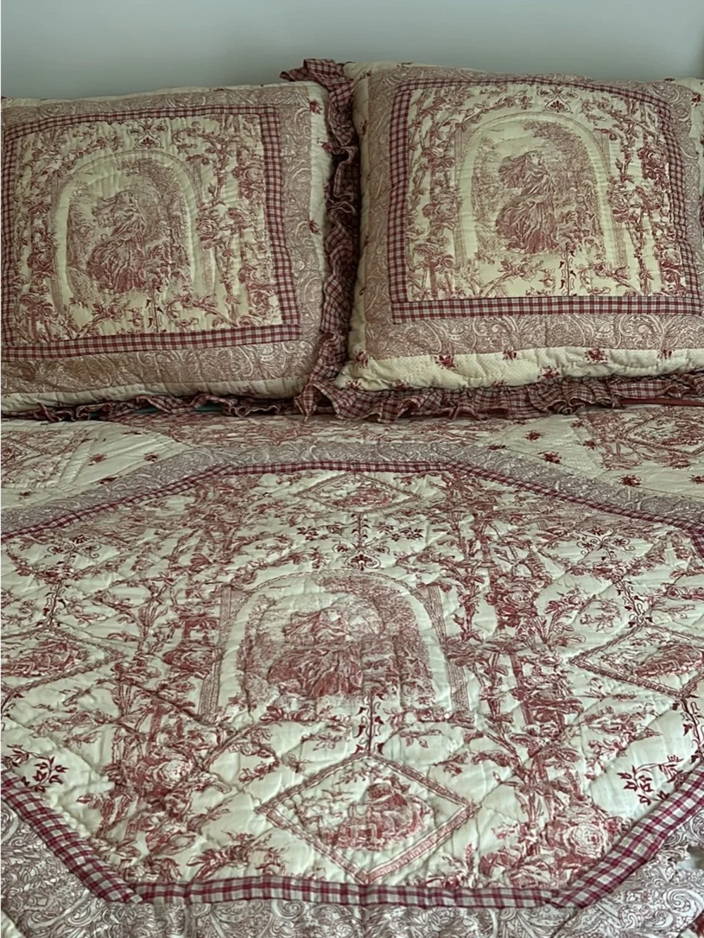 French countryside red and Cream Toile Quilted Bedding Set with Pillow Shams